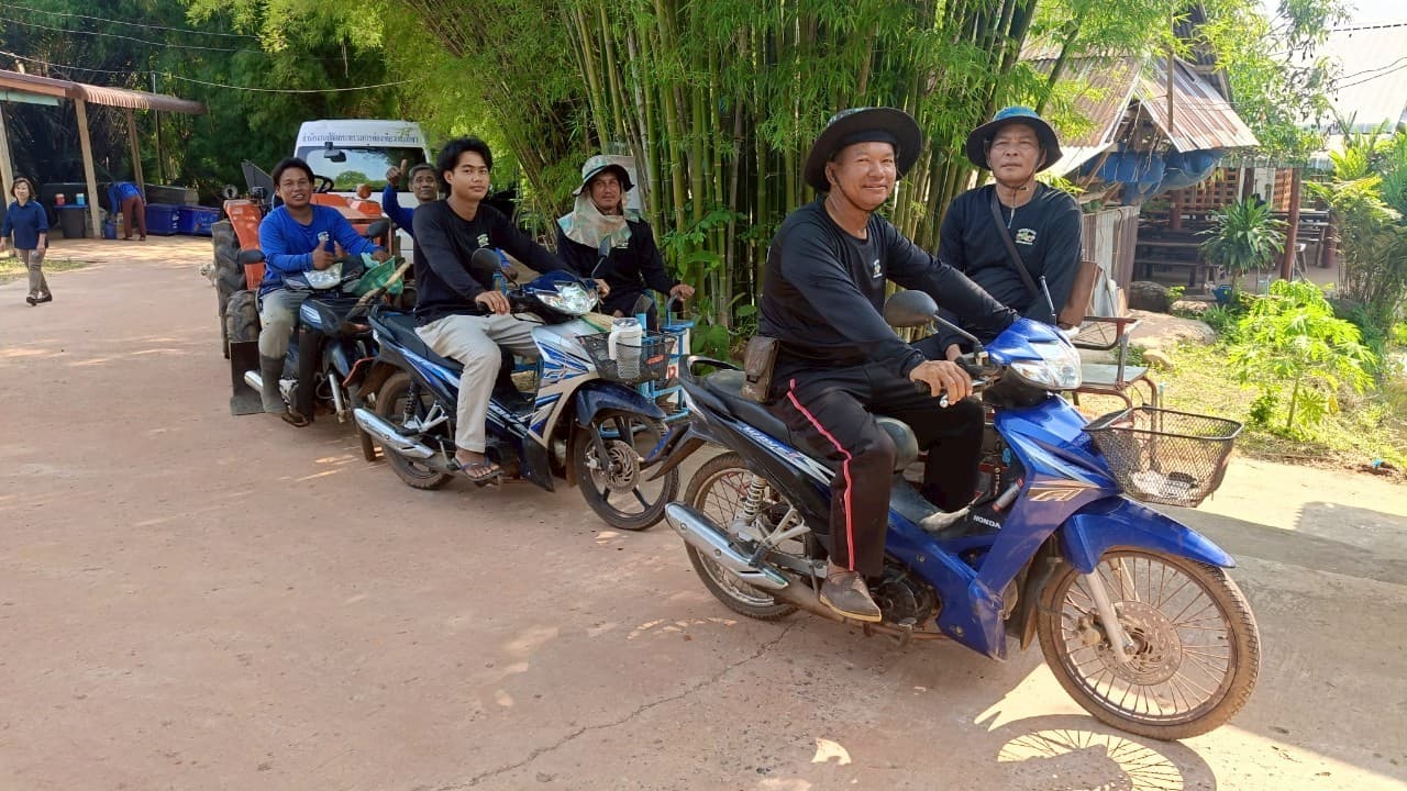 นั่งรถพ่วงข้างทัวร์รอบสวนผลไม้